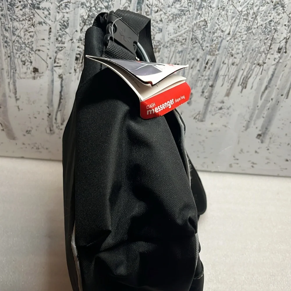 Skip Hop Dash Messenger Diaper Bag Black